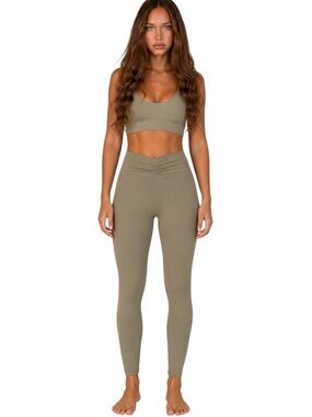 CSB x Isabelle Mathers Freedom Front Scrunch Leggings